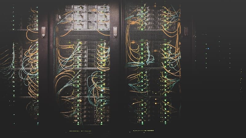 Racks de servidores em um datacenter